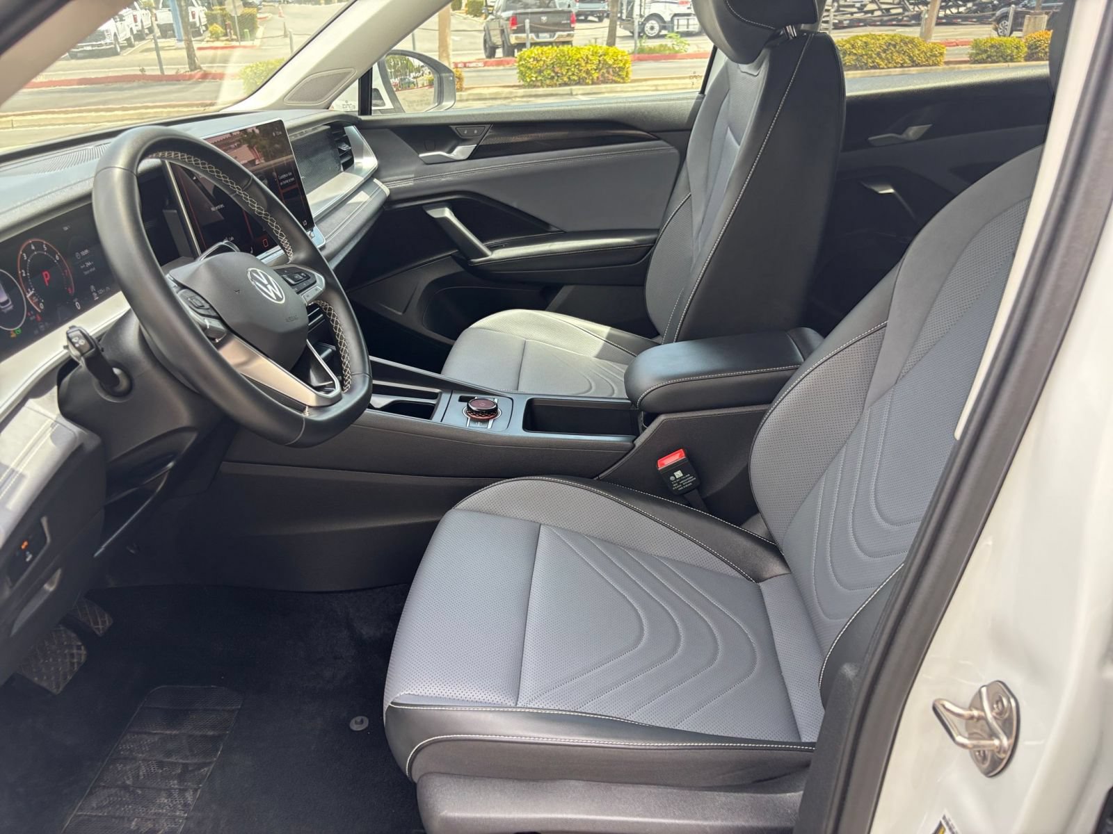 Used 2026 Volkswagen Tiguan SE AWD/4WD image 28