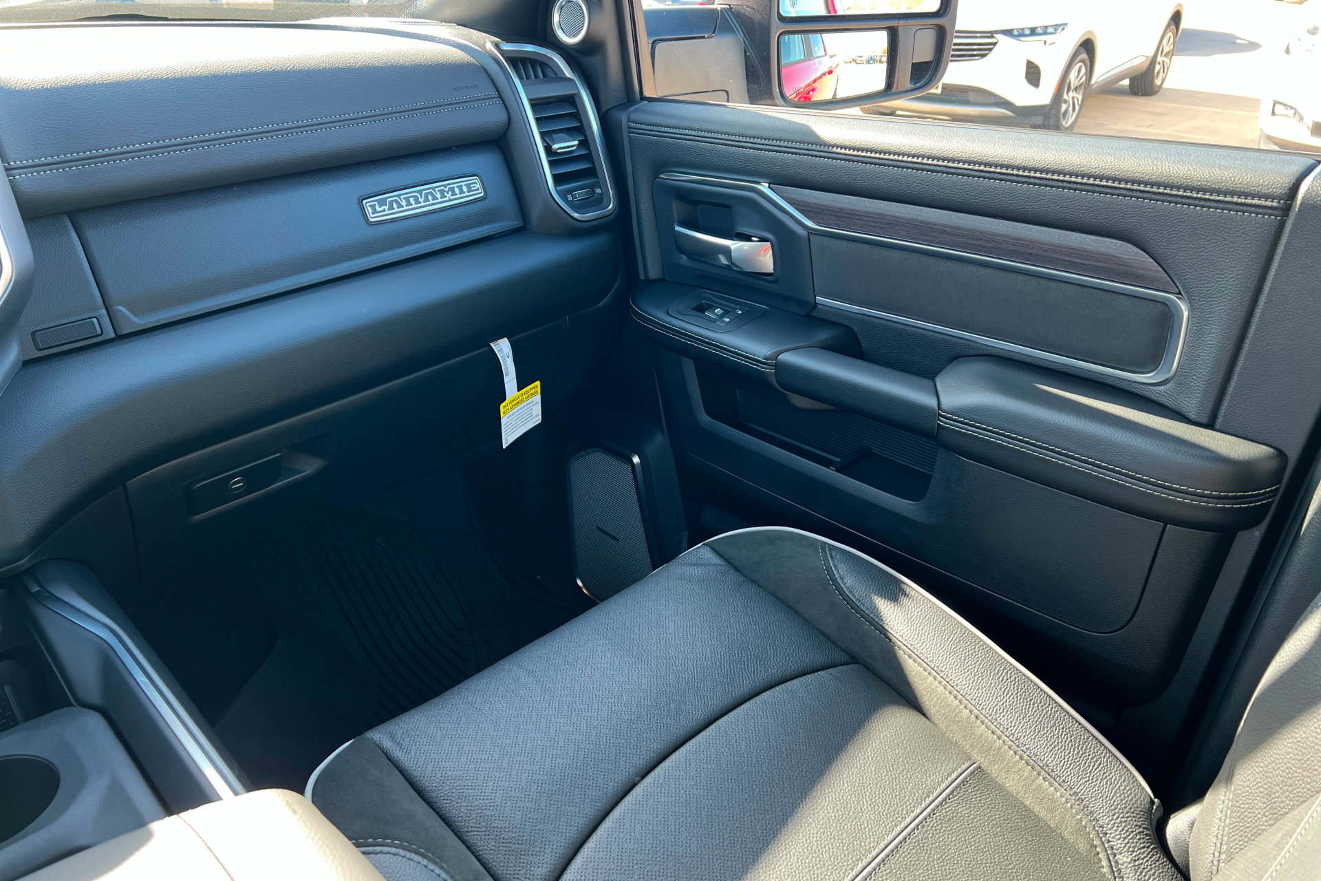 New 2026 RAM 3500 Laramie AWD/4WD image 10