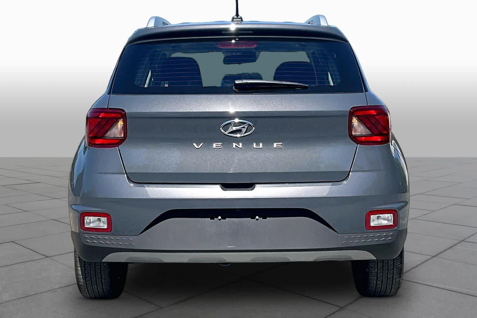 Used 2024 Hyundai Venue SEL FWD image 5