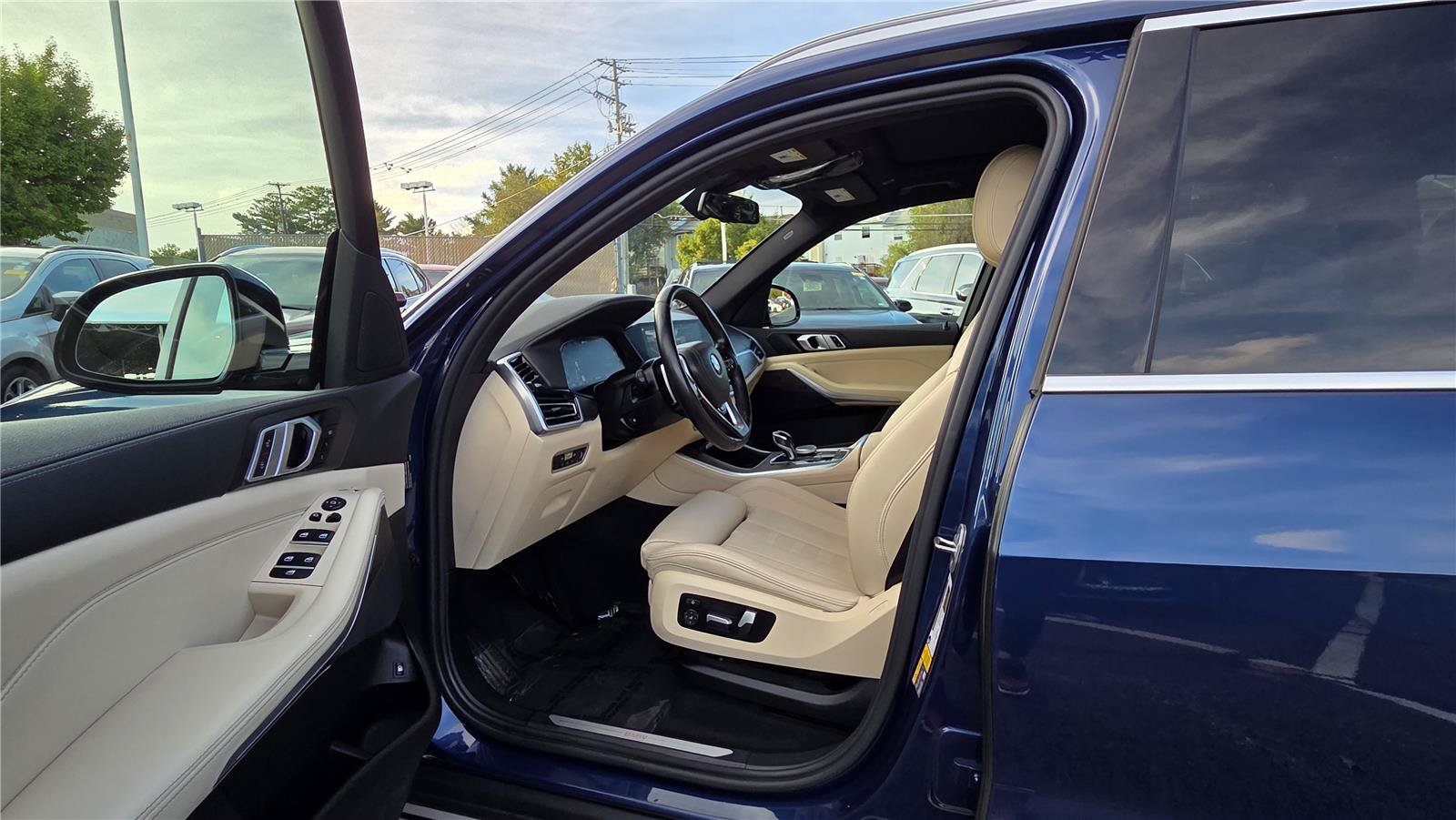 Used 2022 BMW X5 xDrive45e w/ Climate Comfort Package AWD/4WD image 16