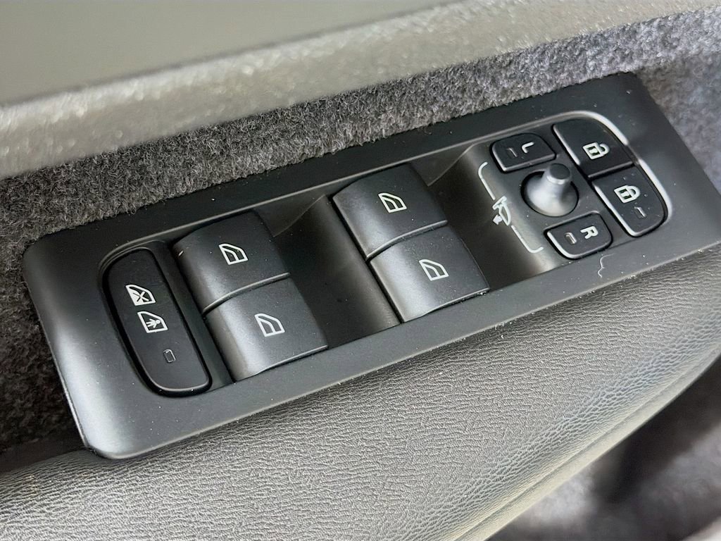 Certified 2023 Volvo C40 P8 Recharge Ultimate AWD/4WD image 18