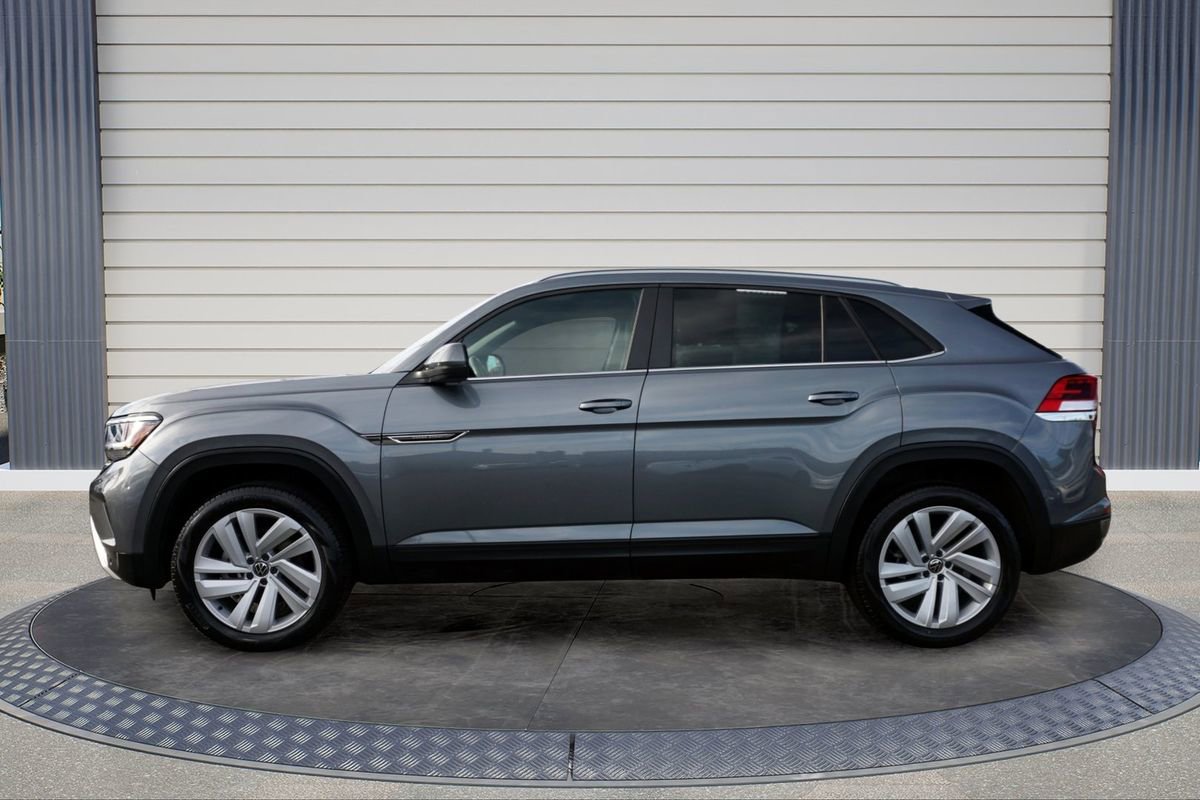 Used 2020 Volkswagen Atlas Cross Sport SE w/ Towing Package image 4