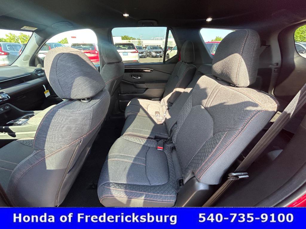 Used 2025 Honda Pilot Sport image 27