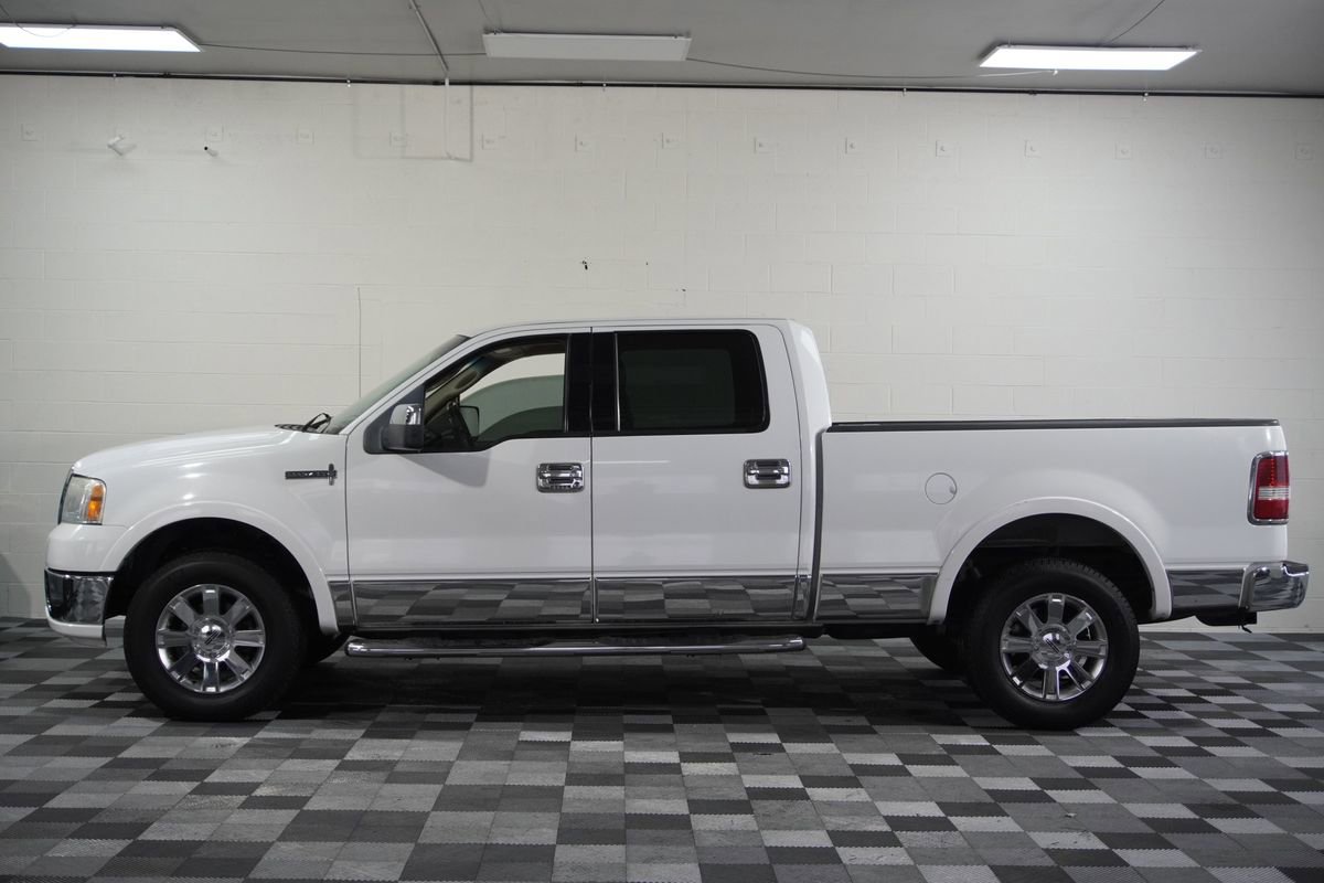Used 2007 Lincoln Mark LT 4x4 image 2