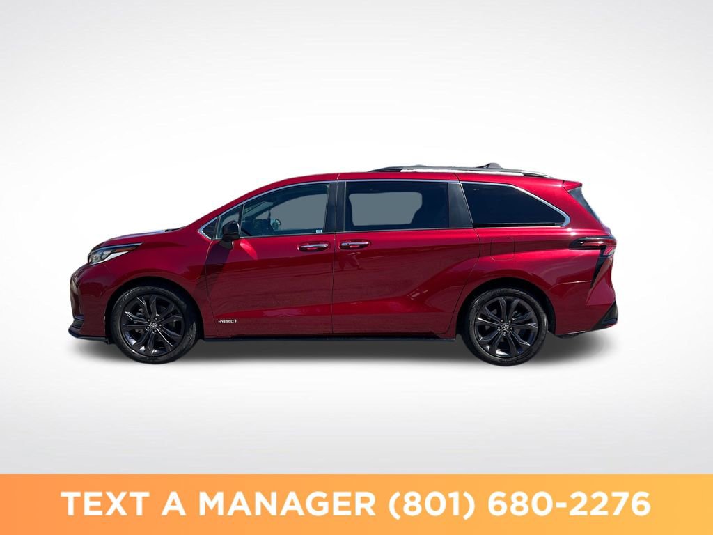 Used 2021 Toyota Sienna XSE w/ XSE Plus Package FWD image 2