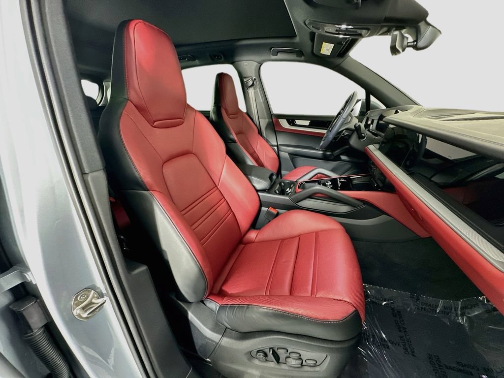 Certified 2024 Porsche Cayenne AWD/4WD image 30