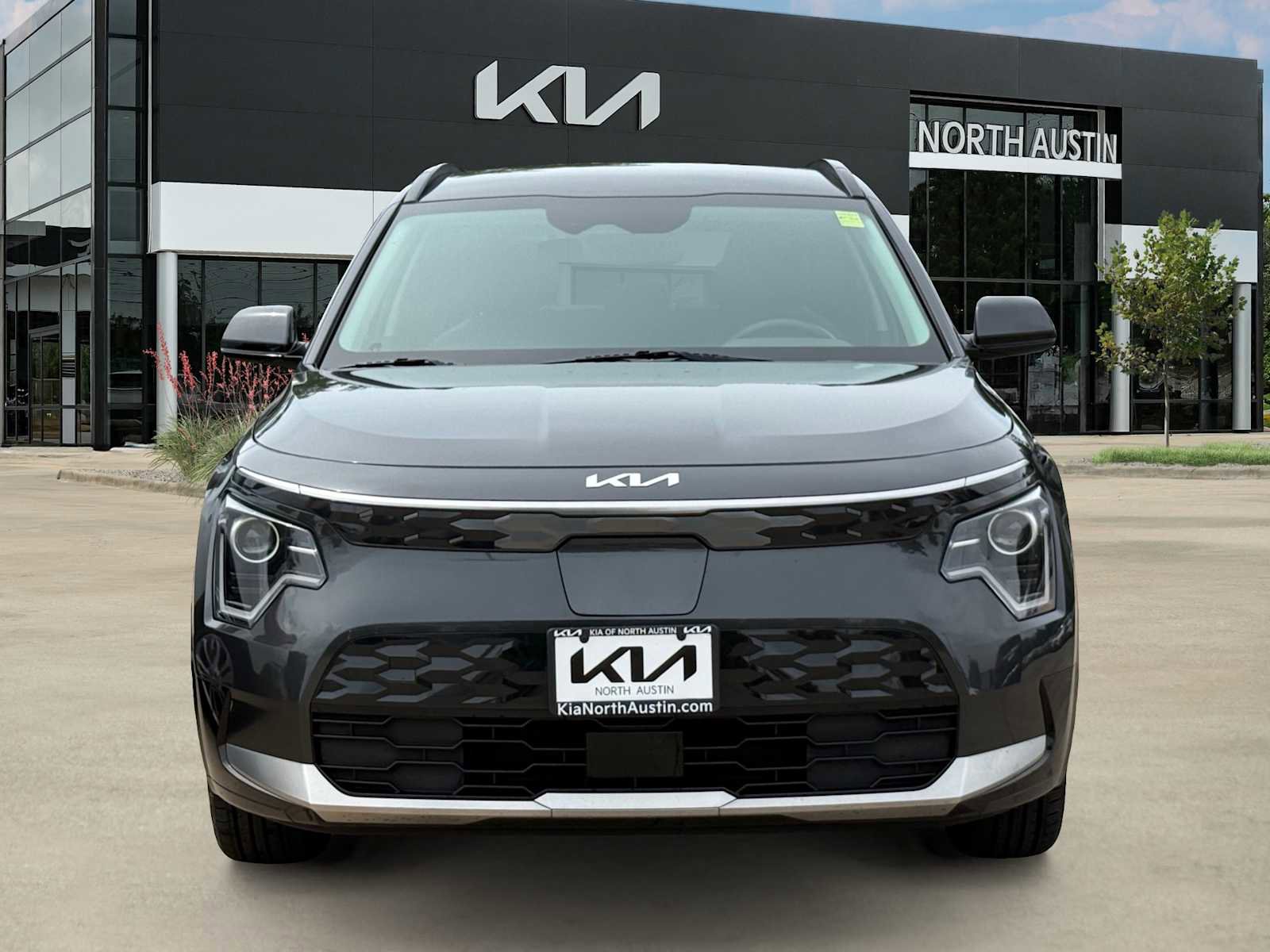 Certified 2024 Kia Niro Wind FWD image 3