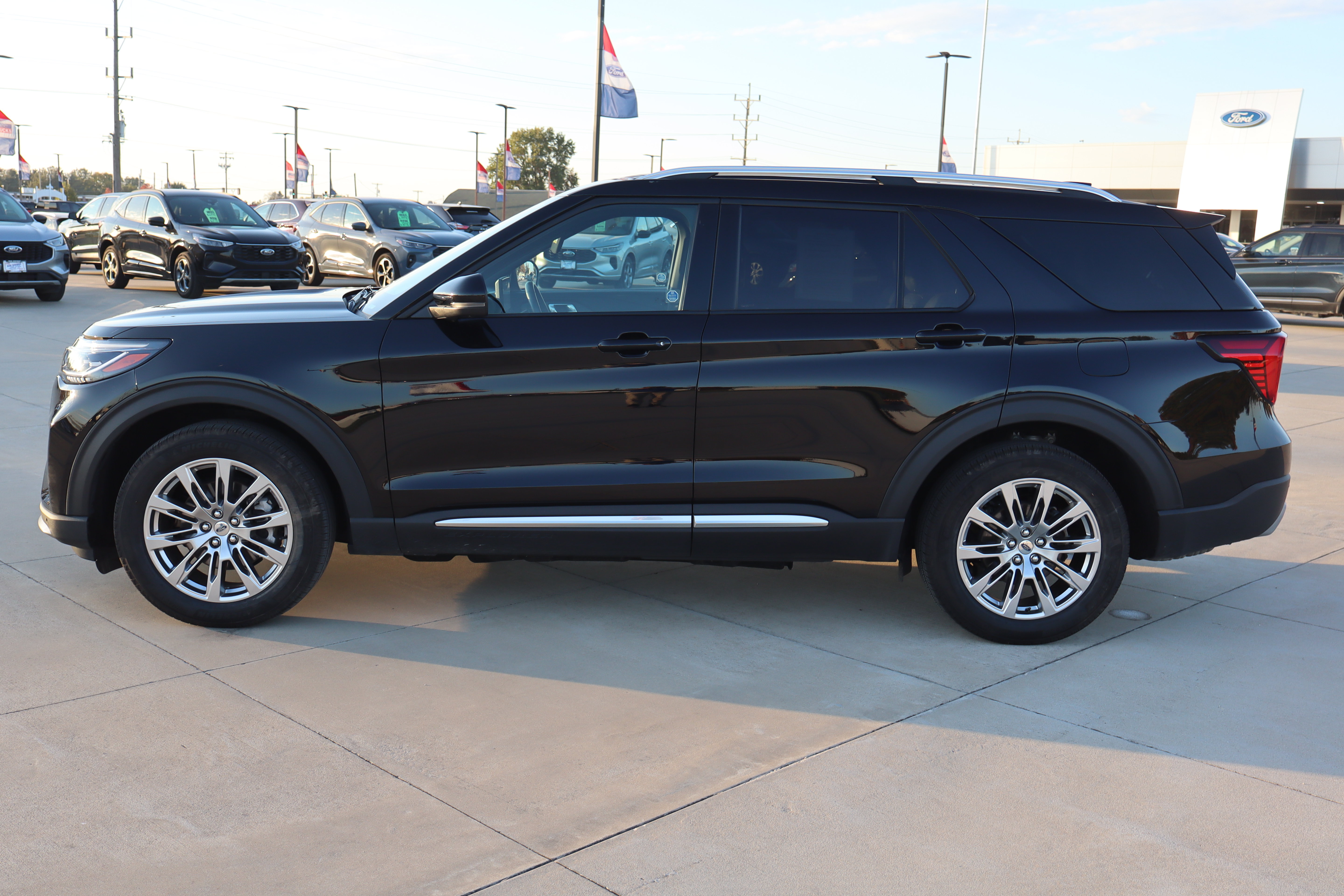 Used 2026 Ford Explorer Platinum AWD/4WD image 8