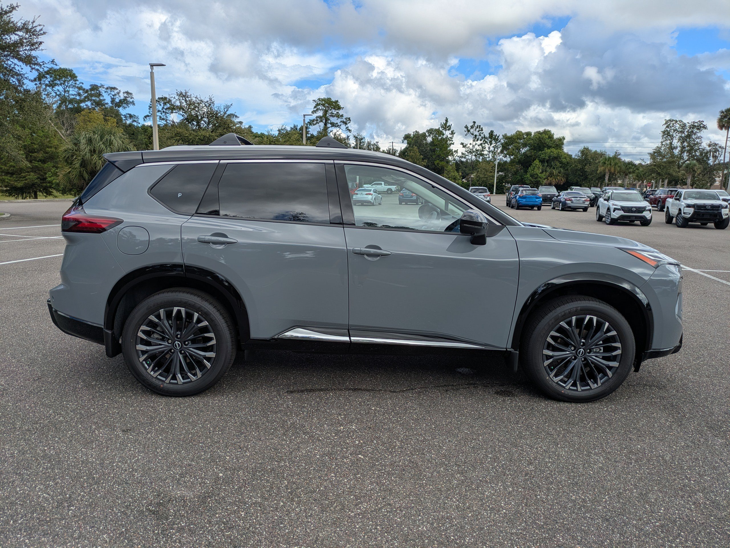 New 2026 Nissan Rogue Platinum AWD/4WD image 3