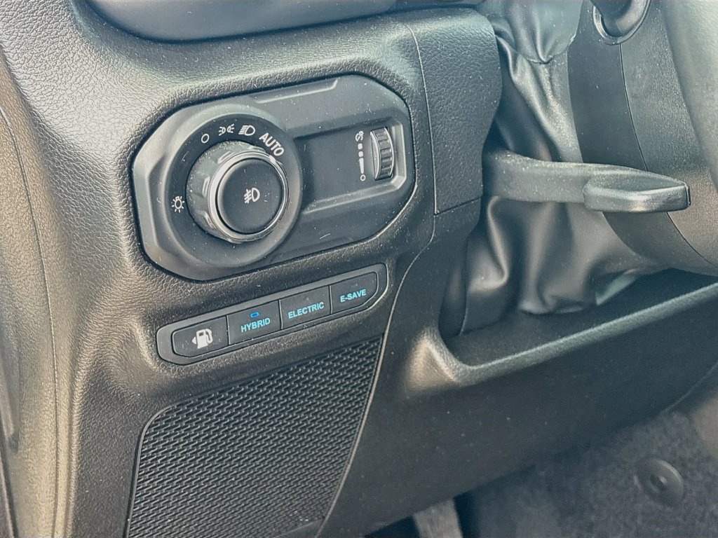 Certified 2023 Jeep Wrangler Unlimited w/ Sun & Screen Package AWD/4WD image 11