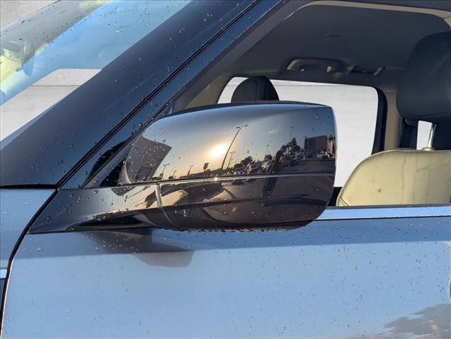 Used 2025 Nissan Armada SV image 4