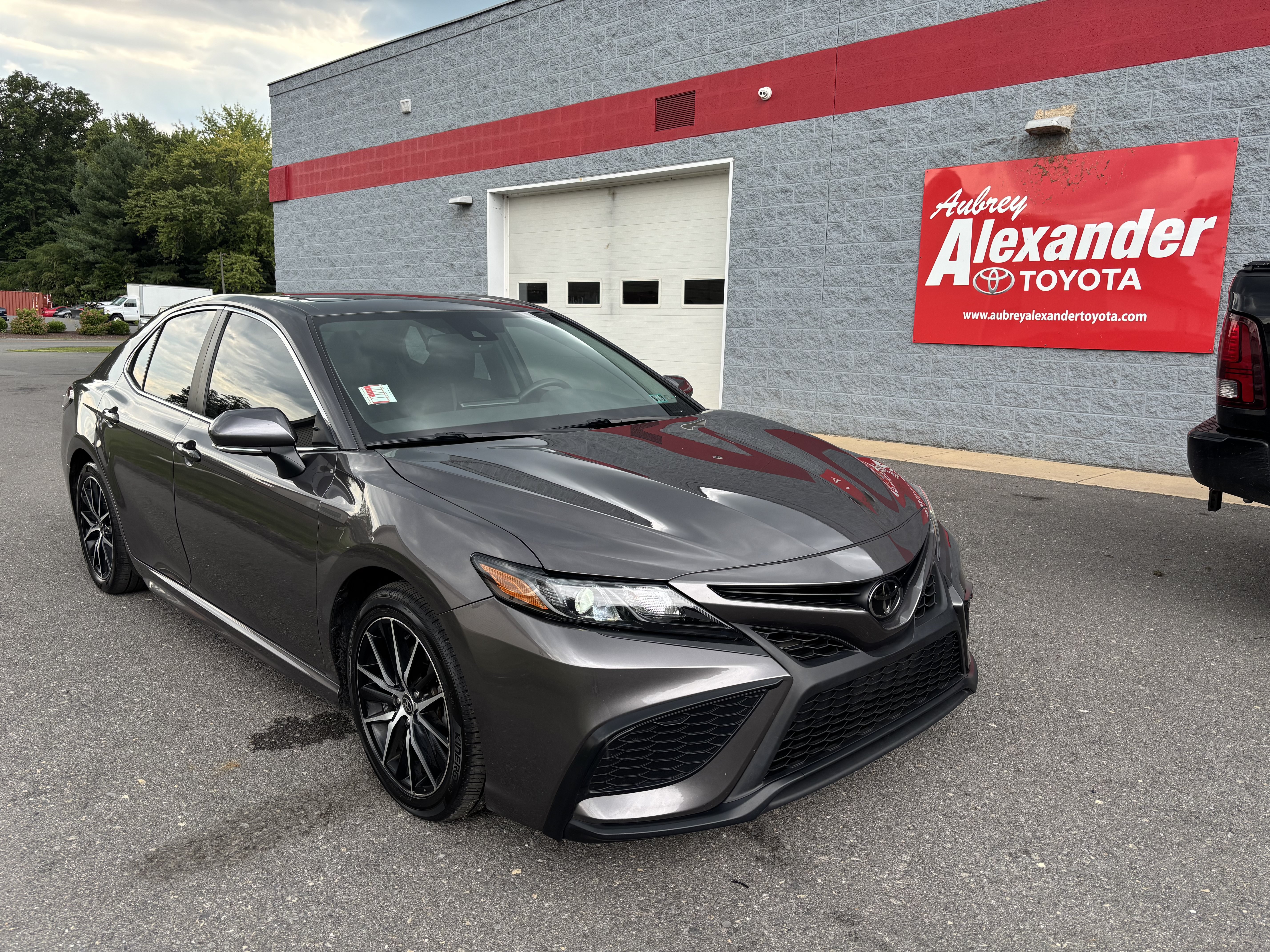 Used 2023 Toyota Camry SE w/ Cold Weather Package