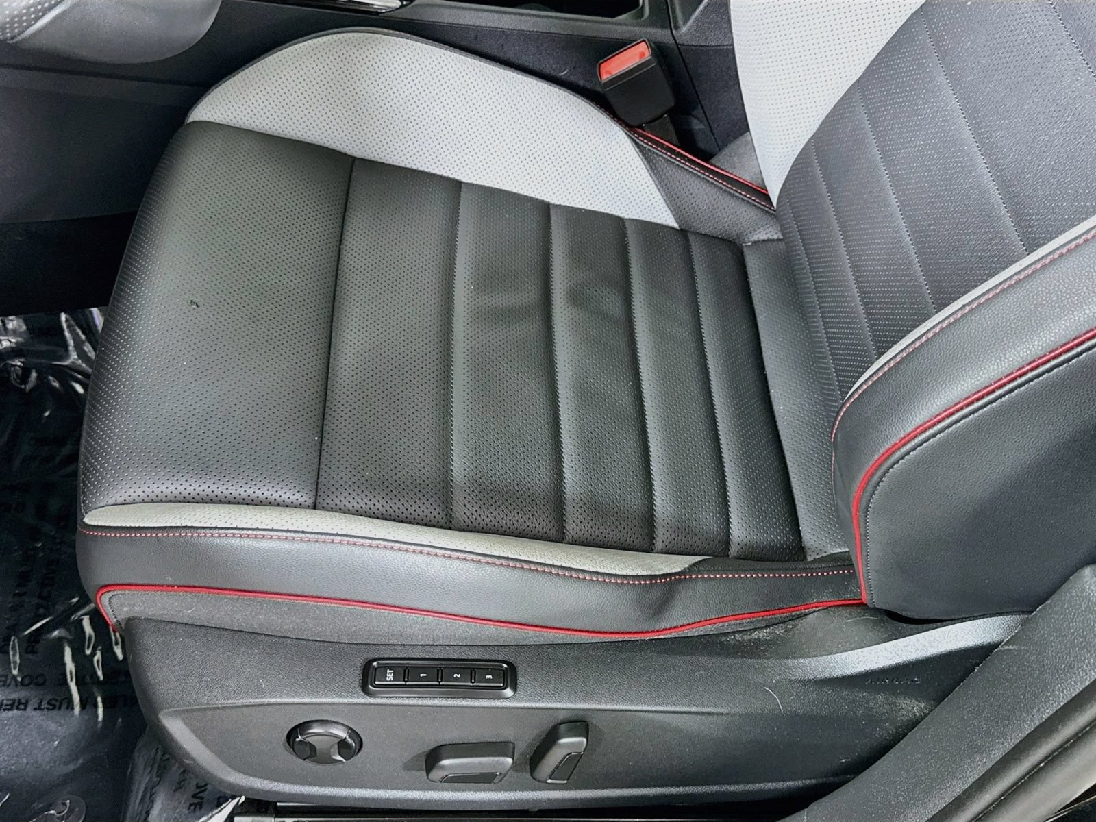 Certified 2025 Volkswagen GTI Autobahn FWD image 12