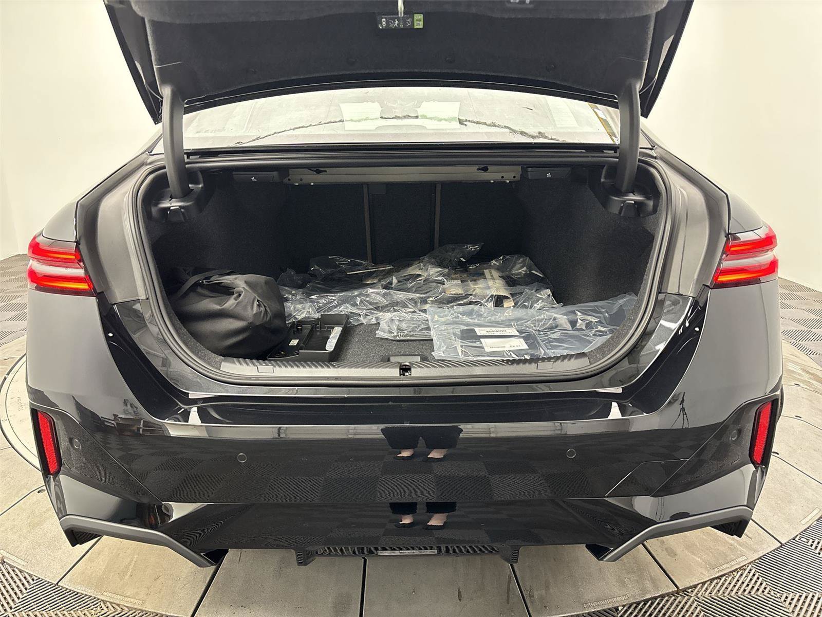 New 2027 BMW i5 xDrive40 AWD/4WD image 21