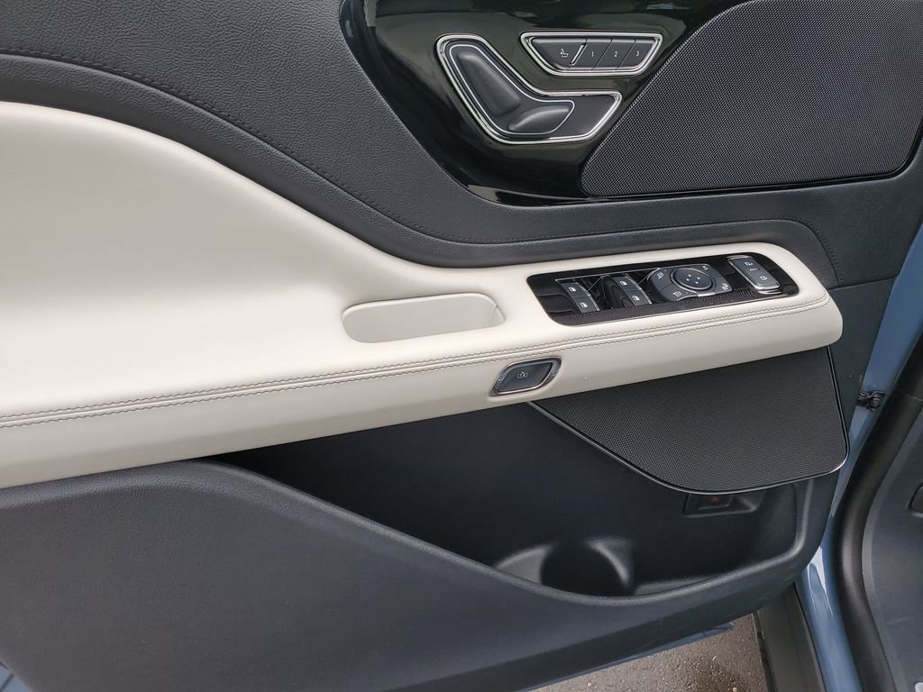 New 2026 Lincoln Aviator 2WD image 19