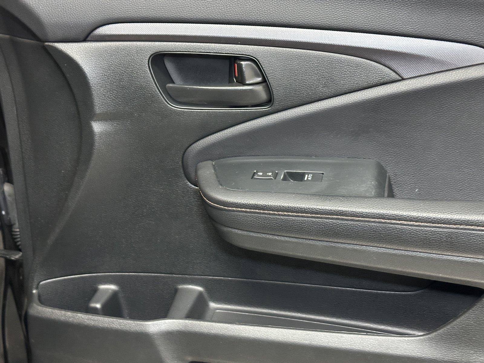 Certified 2023 Honda Passport TrailSport image 38