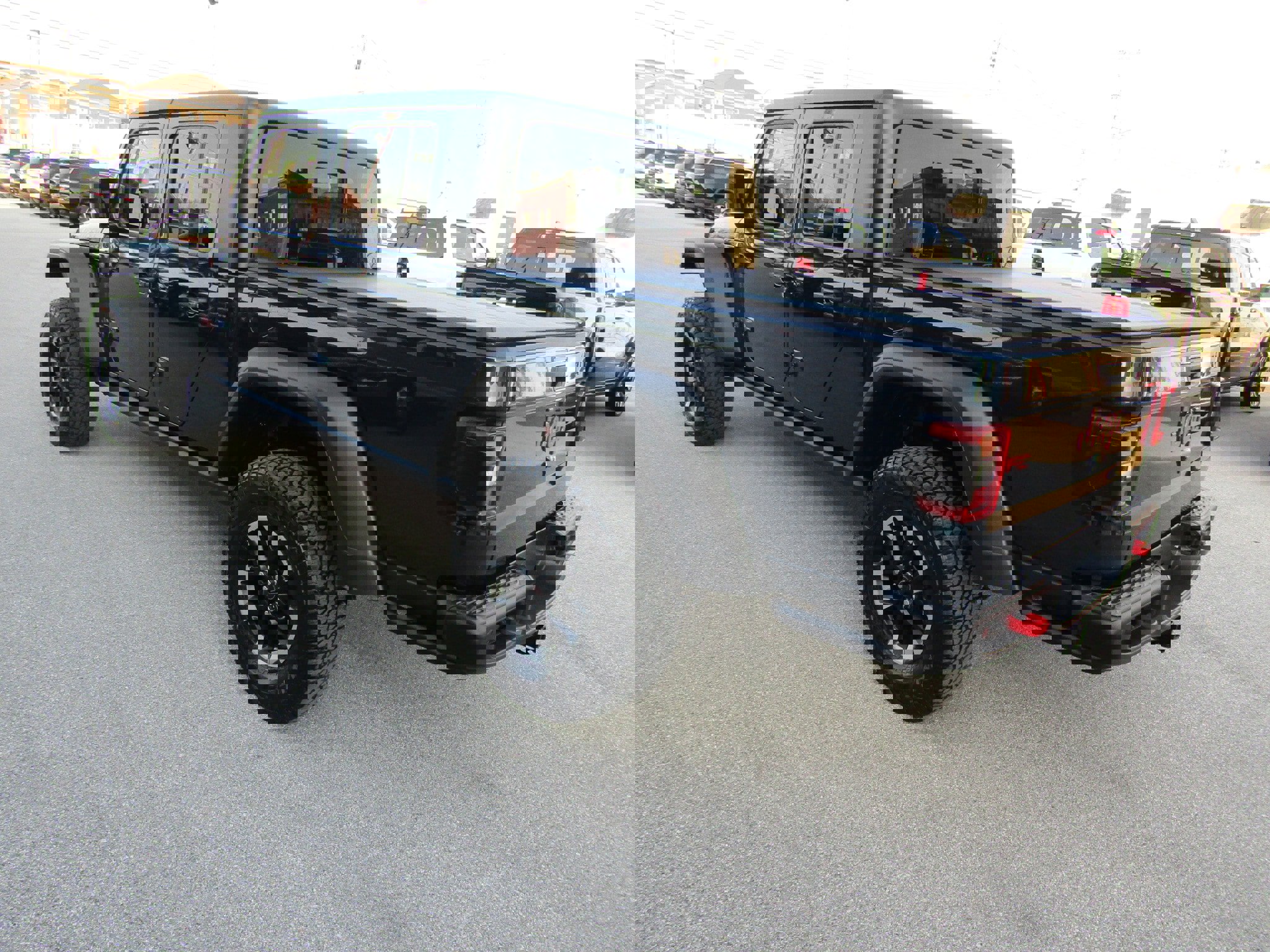 Used 2025 Jeep Gladiator Rubicon w/ Convenience Group image 5