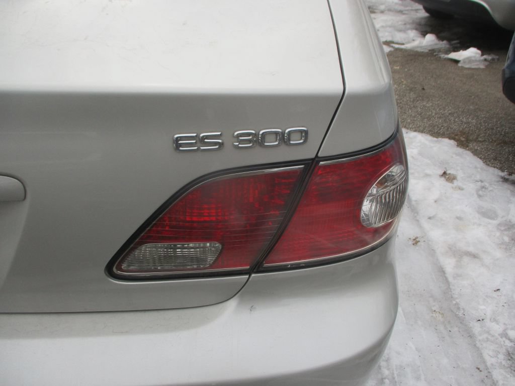 Used 2003 Lexus ES 330 w/ Premium Pkg FWD image 5