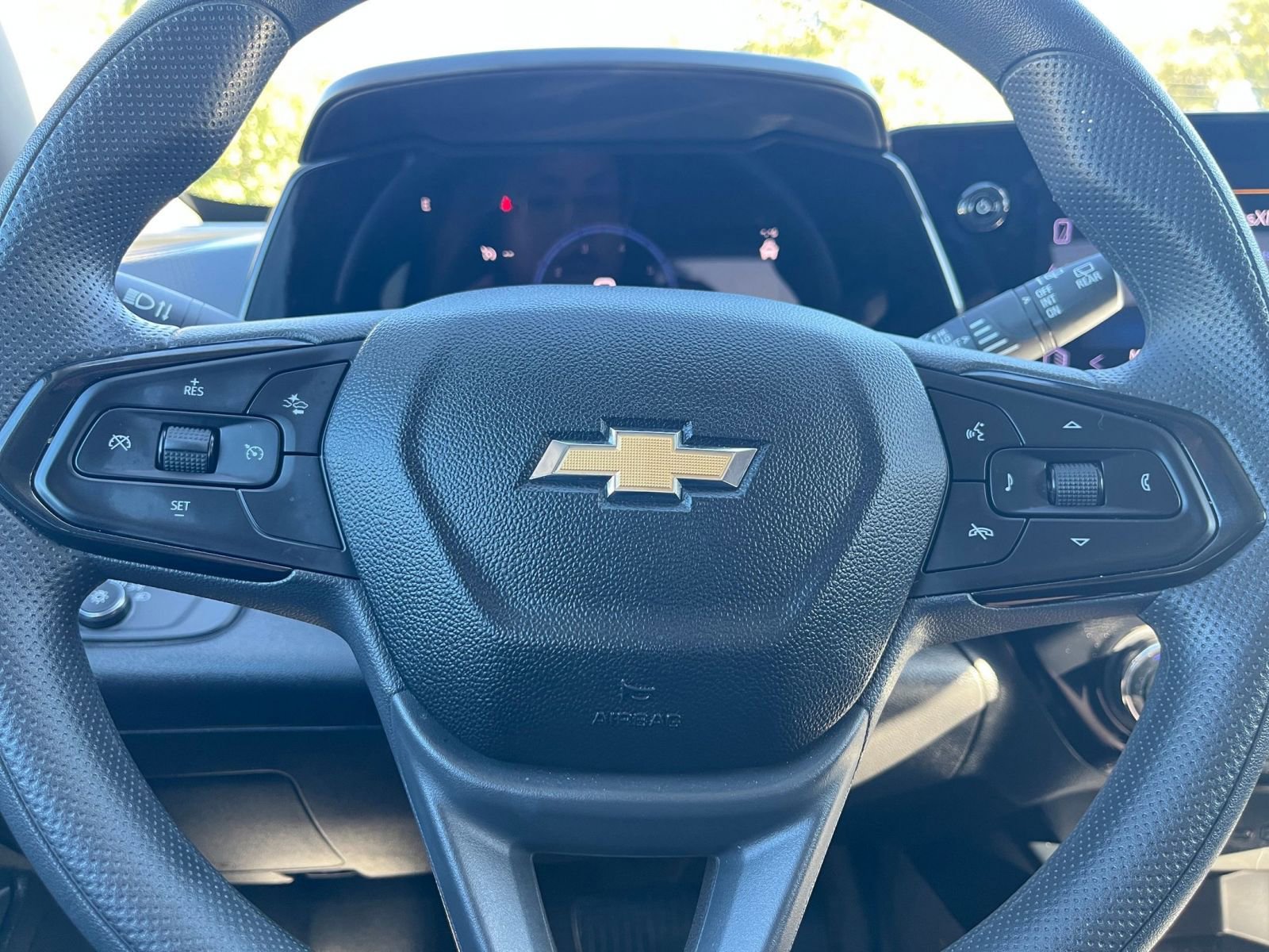 Used 2025 Chevrolet Trax LT image 25