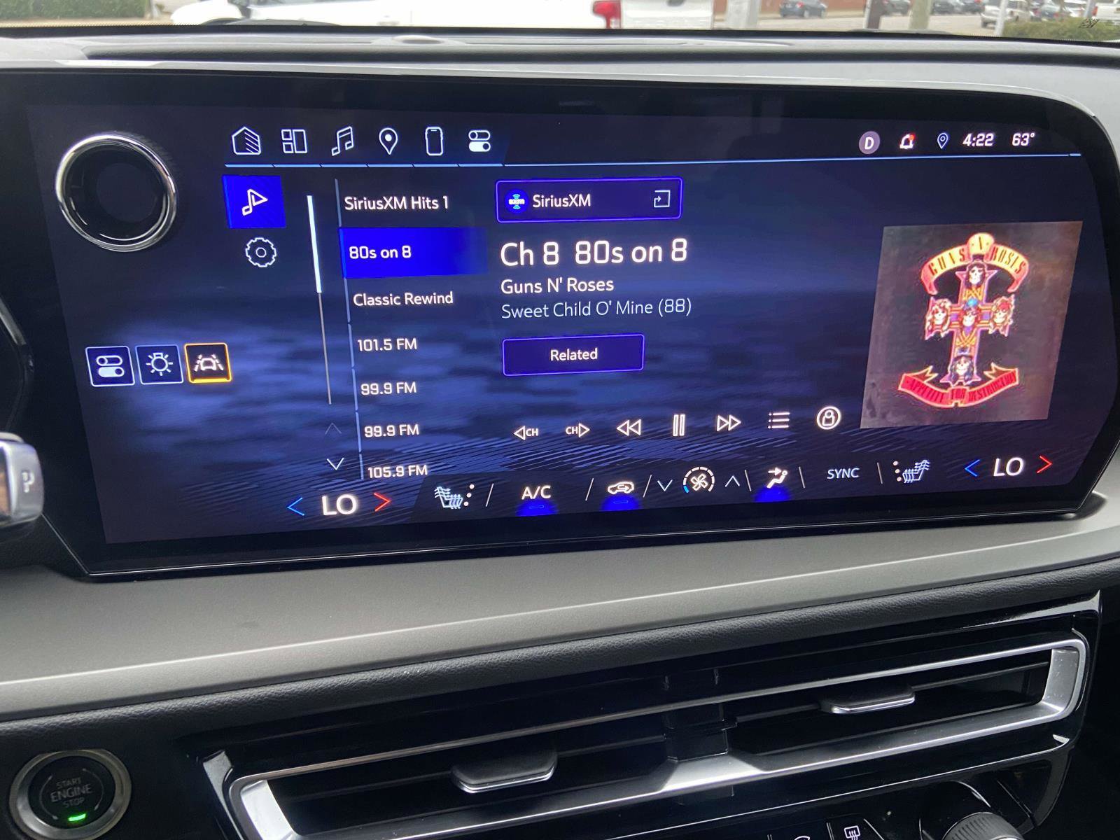 Used 2025 Chevrolet Traverse LT image 17