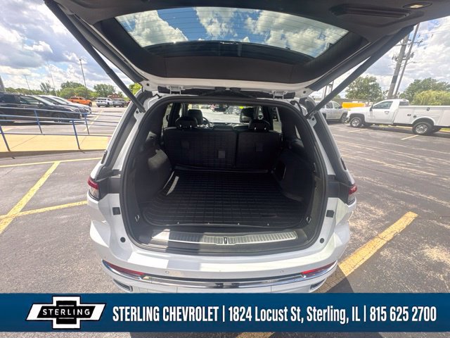 Used 2022 Jeep Grand Cherokee Overland w/ Luxury Tech Group IV AWD/4WD image 18