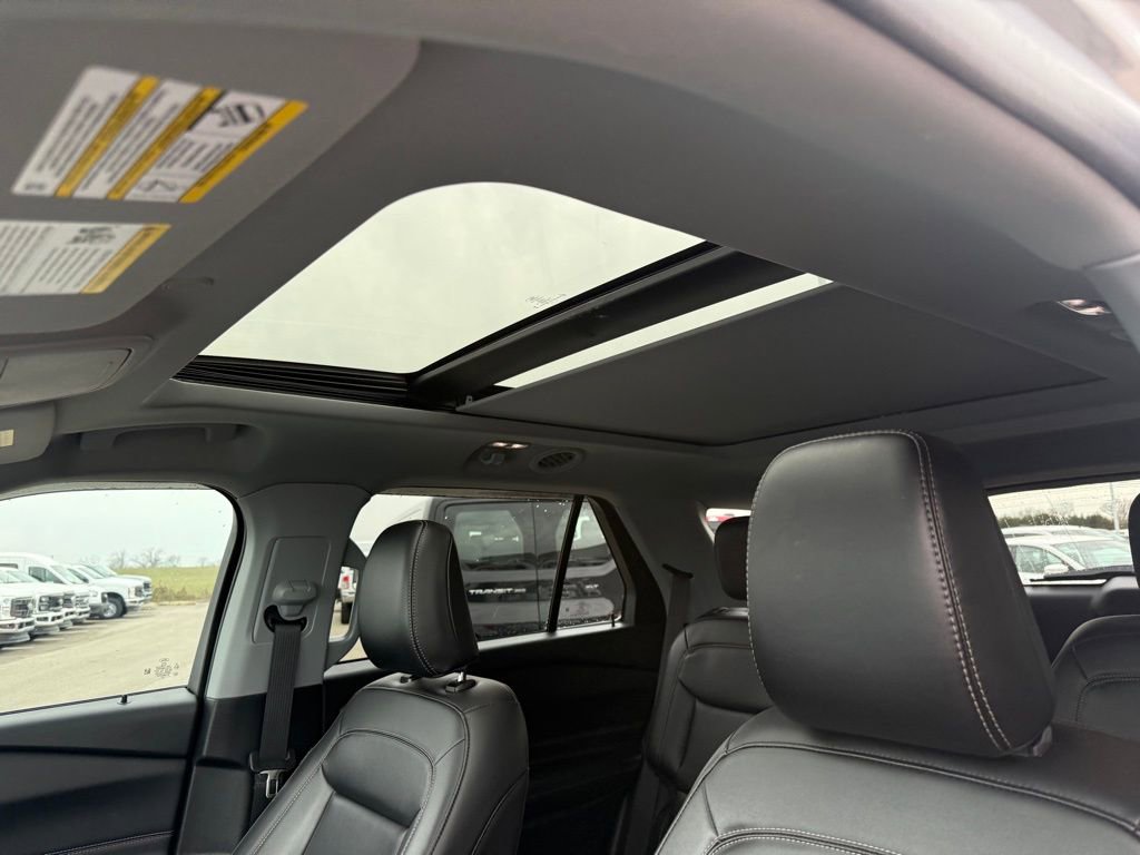 Used 2023 Ford Explorer XLT w/ Equipment Group 202A image 7