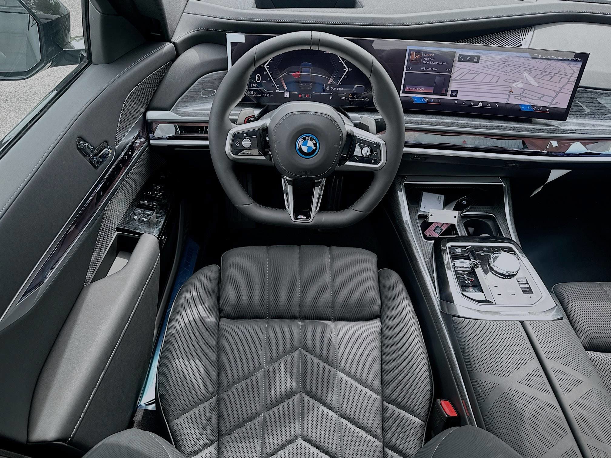 New 2026 BMW 750e xDrive image 17