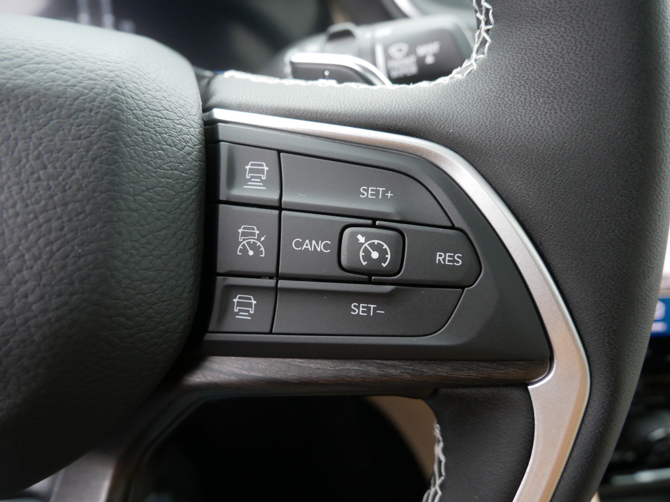 New 2025 Jeep Grand Cherokee Limited w/ Luxury Tech Group II image 12