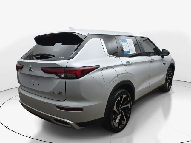 Used 2024 Mitsubishi Outlander 4WD Plug-In Hybrid image 6