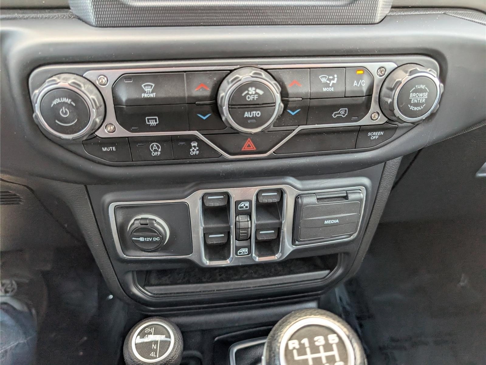 Used 2019 Jeep Wrangler Unlimited Sport S AWD/4WD image 25
