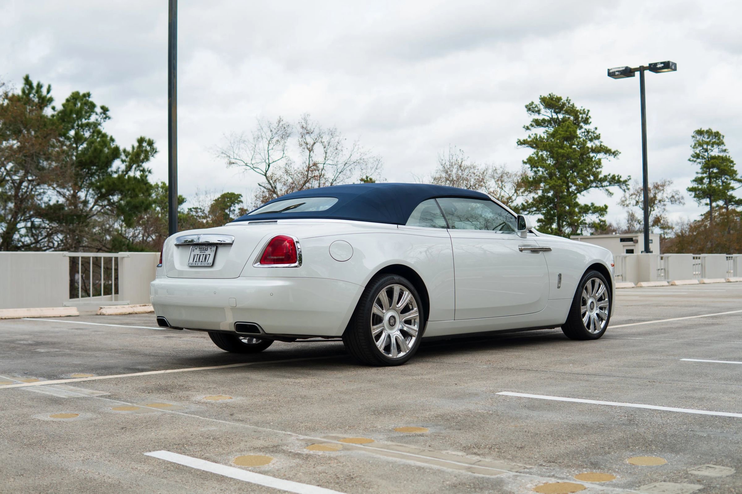 Used 2017 Rolls-Royce Dawn RWD image 11