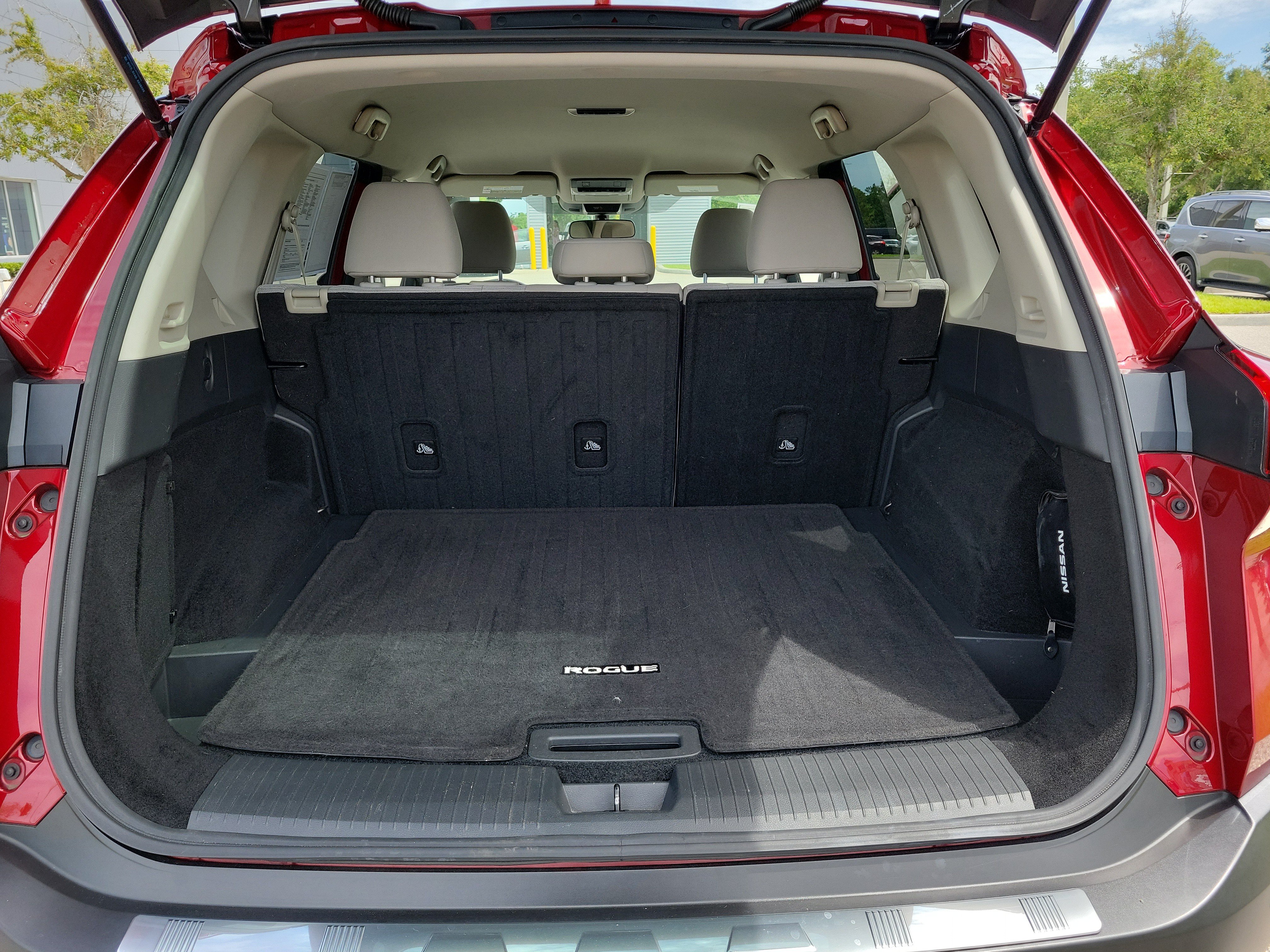 Certified 2021 Nissan Rogue SV FWD image 12