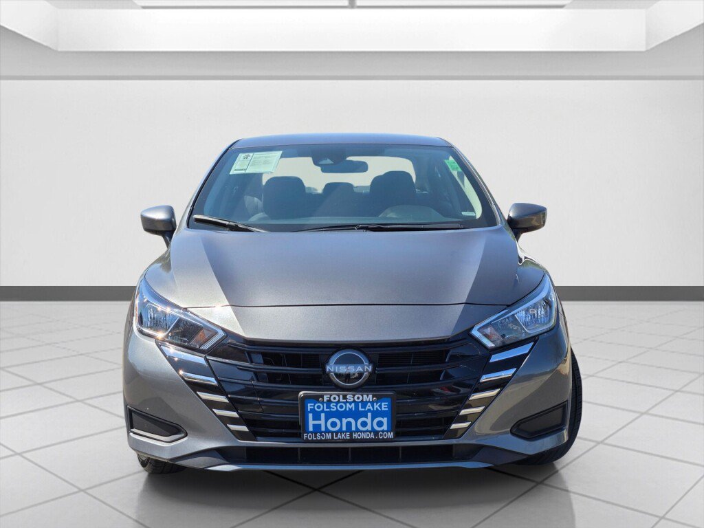 Used 2024 Nissan Versa SV FWD image 2