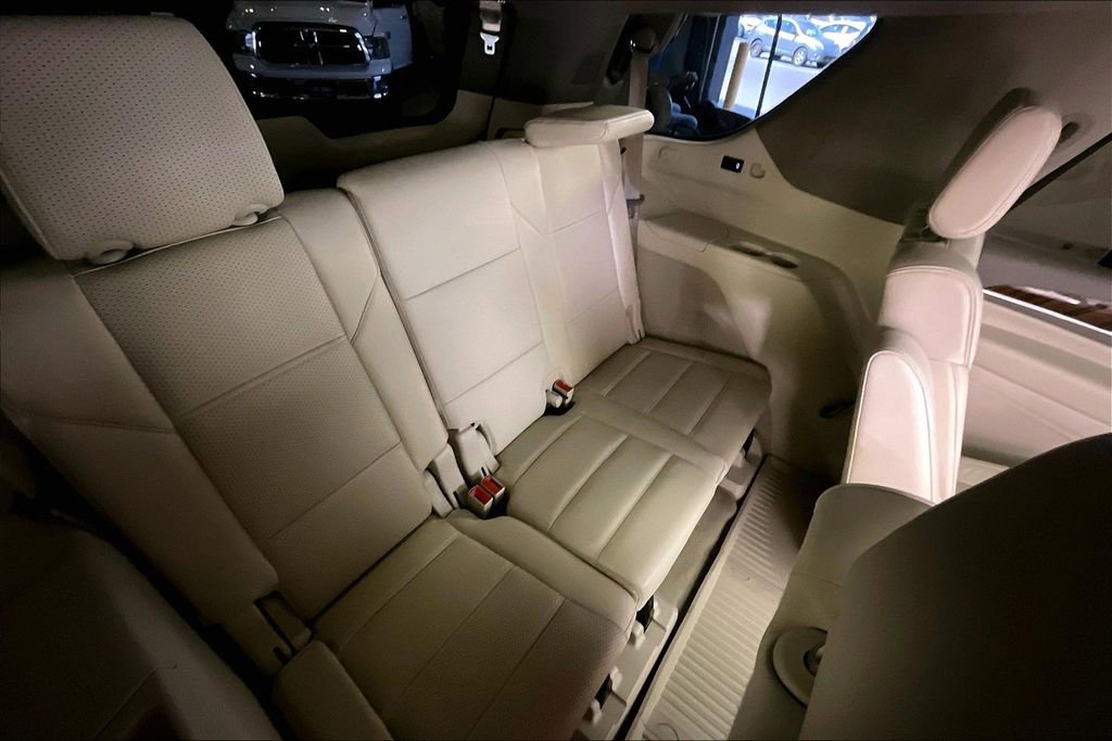 Used 2023 Cadillac Escalade Sport Platinum w/ LPO, ONYX Package AWD/4WD image 38