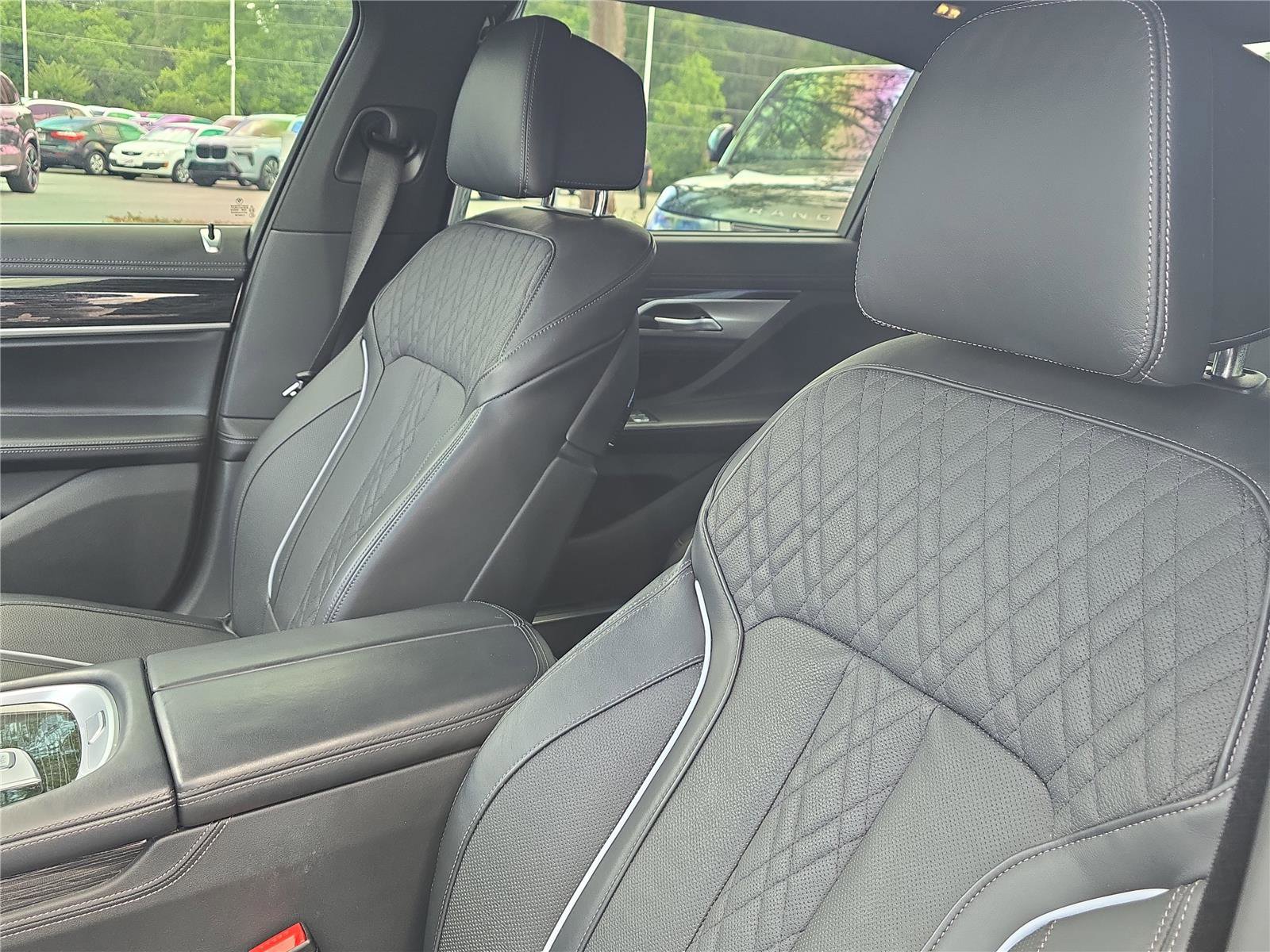 Used 2022 BMW 750i xDrive w/ Executive Package AWD/4WD image 18