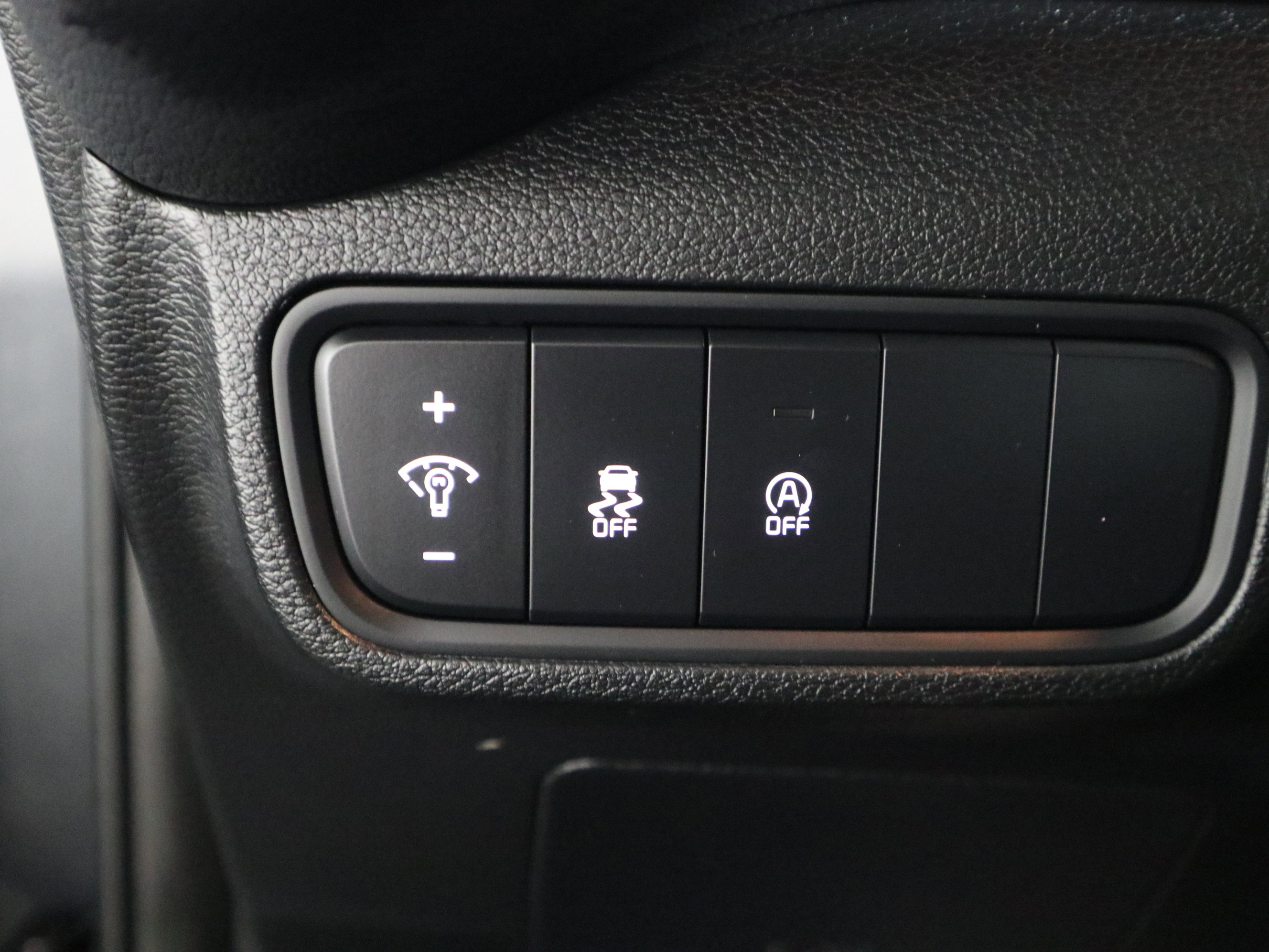 Used 2025 Kia Soul LX w/ LX Technology Package FWD image 28