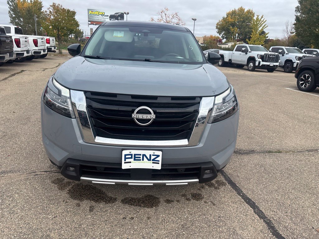 Used 2023 Nissan Pathfinder Platinum AWD/4WD image 2