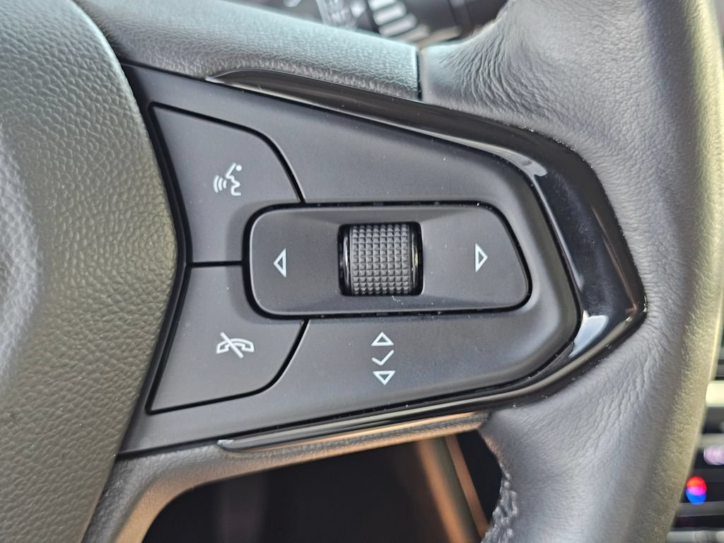Used 2023 Chevrolet Bolt EUV LT FWD image 28