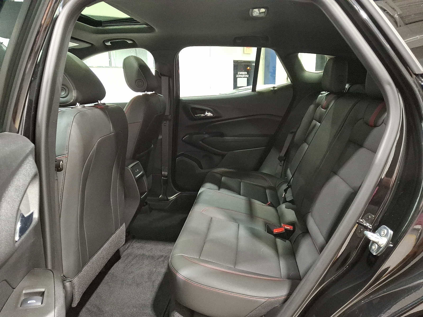 Used 2024 Chevrolet Trax RS w/ Sunroof Package image 10