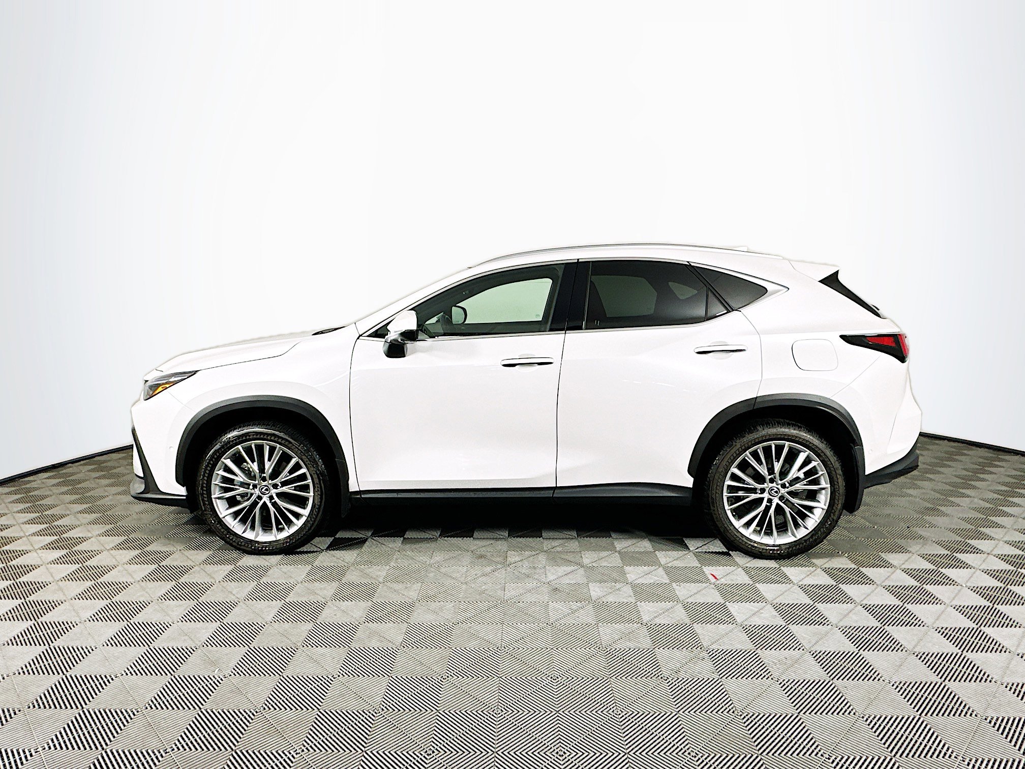 Used 2025 Lexus NX 350 AWD w/ Luxury Package image 4