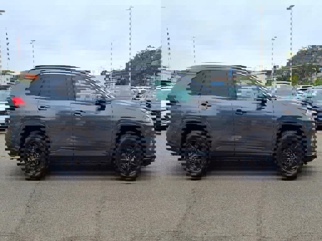 Used 2021 Toyota RAV4 XLE image 4