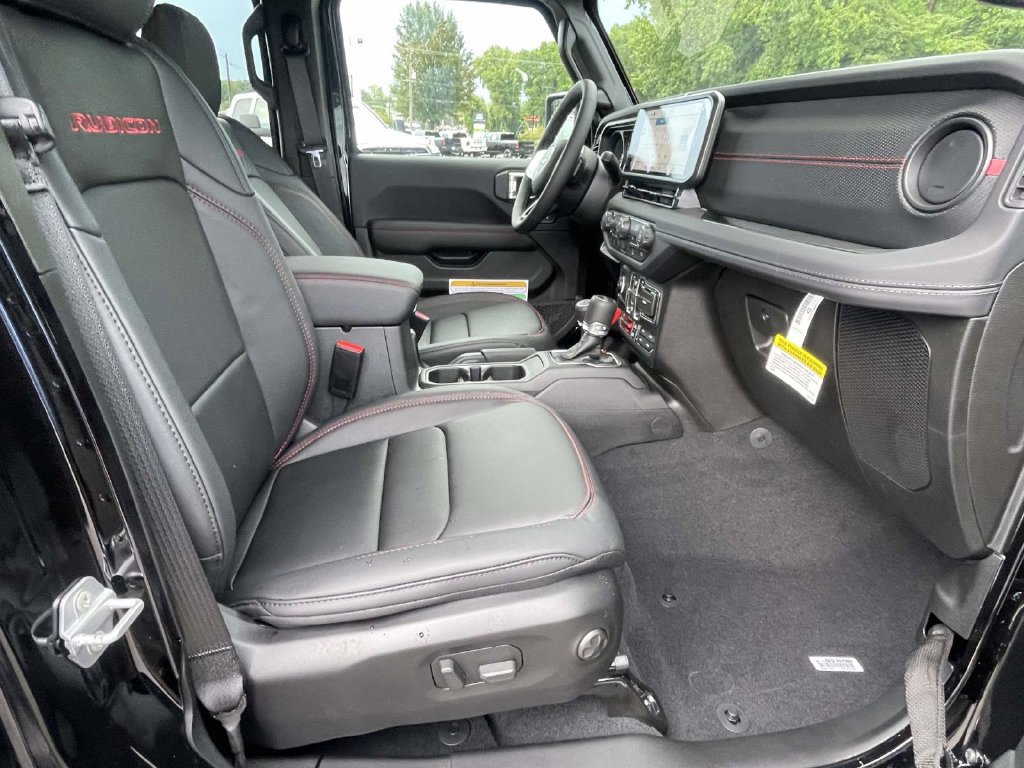 New 2027 Jeep Wrangler Unlimited Rubicon AWD/4WD image 13
