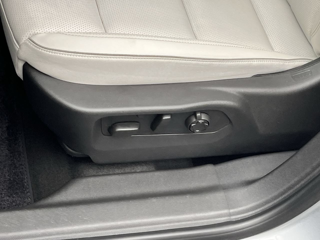 Used 2025 Buick Envision Avenir AWD/4WD image 11