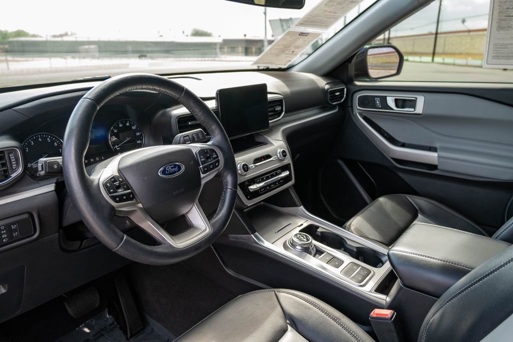 Used 2023 Ford Explorer XLT w/ Equipment Group 202A image 13
