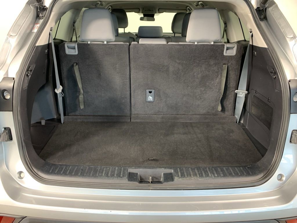 Used 2023 Toyota Highlander LE image 15