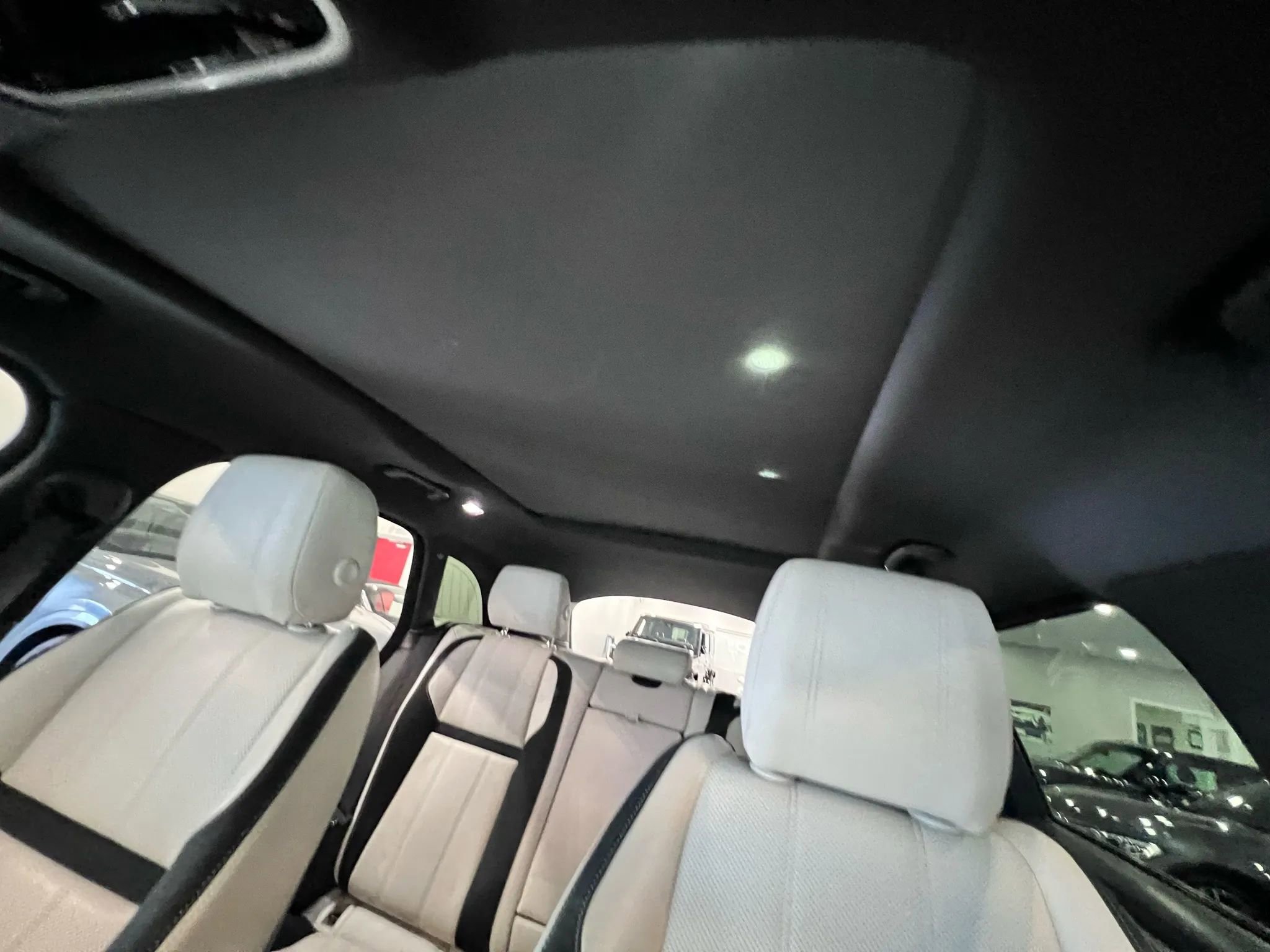 Used 2020 Land Rover Range Rover Velar R-Dynamic S image 11