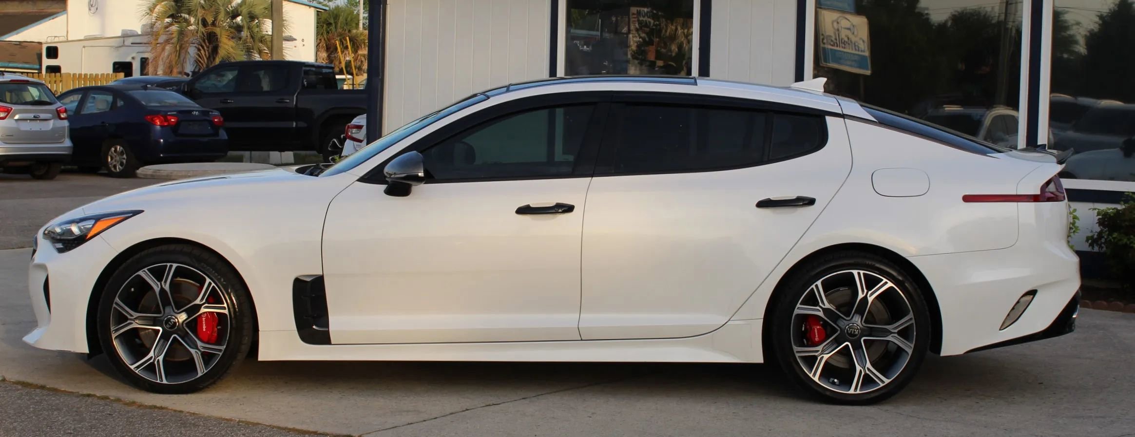 Used 2018 Kia Stinger GT2 RWD image 2