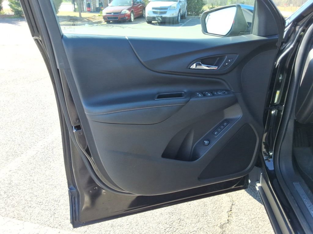 Used 2018 Chevrolet Equinox Premier FWD image 22