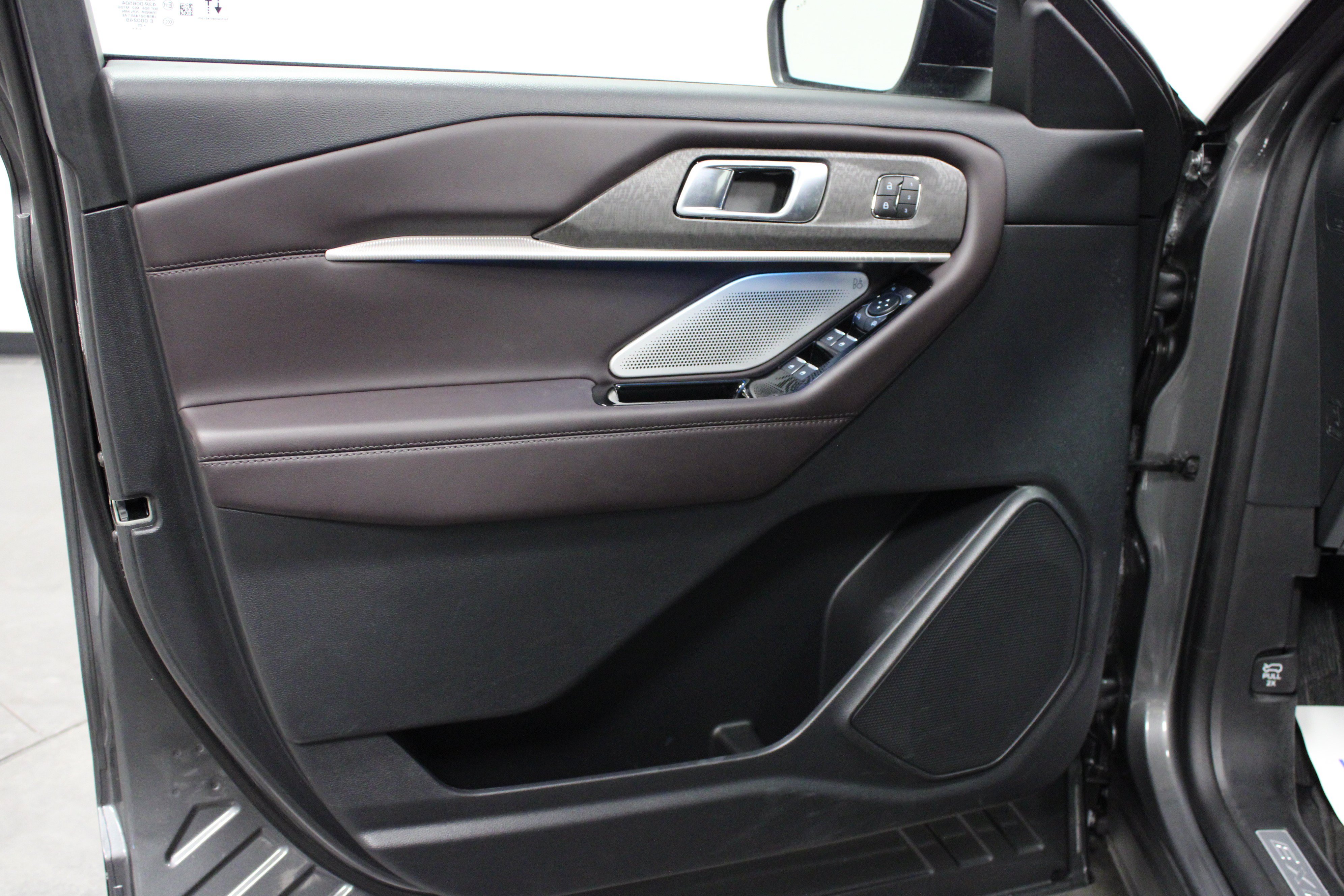 Used 2025 Ford Explorer Platinum image 11