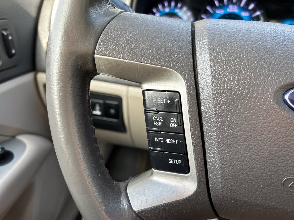 Used 2010 Ford Fusion SEL FWD image 21